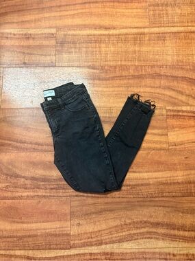 Universal Thread Black Mid-Rise Distressed Skinny Jeans with Frayed Hem